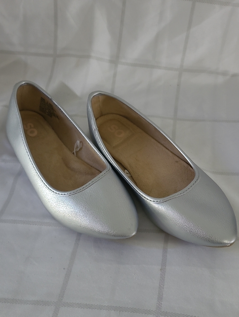 SO Ladies Ballet Flat Almond Toe Silver Sparkle Size 6